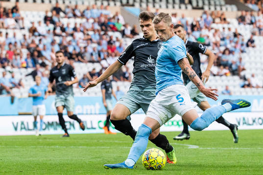 Drilon Musaj of Drita and Sören Rieks of Malmö FF
