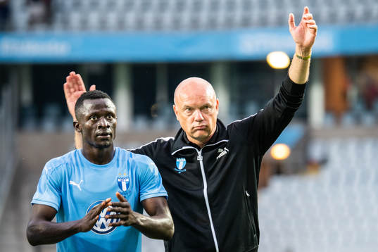 Bonke Innocent and head coach Uwe Rösler of Malmö FF