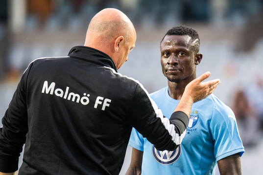 Head coach Uwe Rösler and Bonke Innocent of Malmö FF
