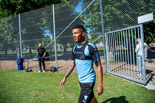 Romain Gall innan Malmö FFs träning