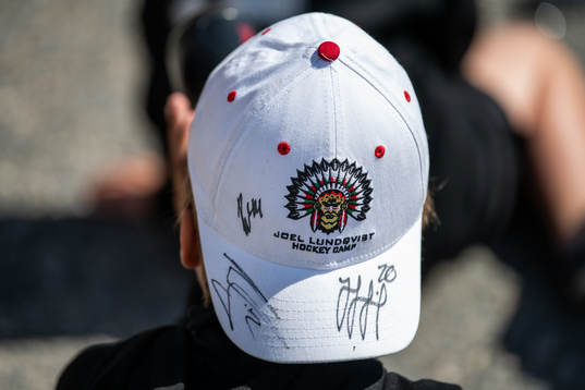 Keps med autograf från New York Rangers målvakt Henrik