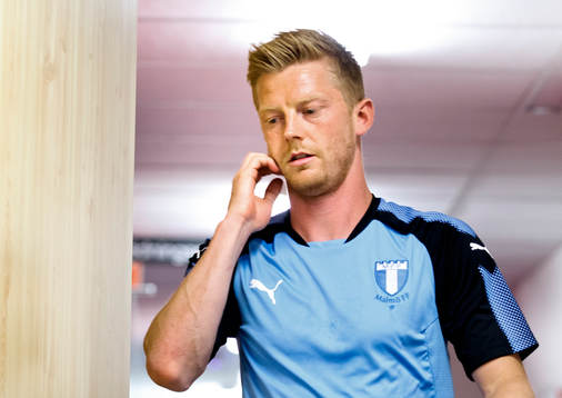 Malmö FFs Anders Christiansen värmer upp i korridoren