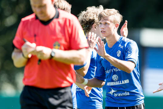 Halmstads Oscar Petersson jublar