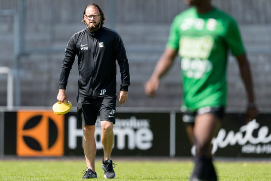 Varbergs tränare Joakim Persson före en träningsmatch i