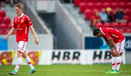 Kalmars Rasmus Elm och Romário Pereira Sipião deppar