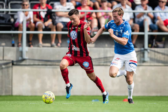 Östersunds Jamie Hopcutt mot Trelleborgs Anton Tideman