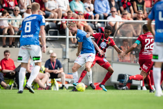 Trelleborgs Anton Tideman mot Östersunds Tesfaldet Tekie