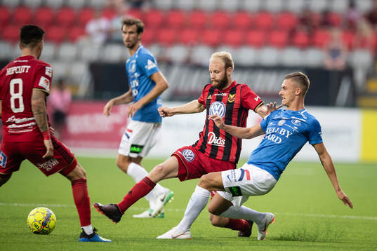 Trelleborgs Felix Hörberg mot Östersunds Curtis Edwards