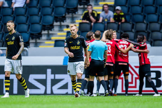 s Alexander Milosevic och Sebastian Larsson deppar