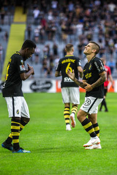 s Nicolas Stefanelli och  Heradi Rashidi jublar
