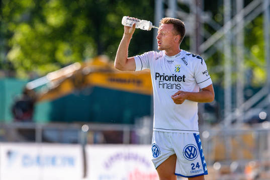 IFK Göteborgs Sebastian Ohlsson dricker vatten före