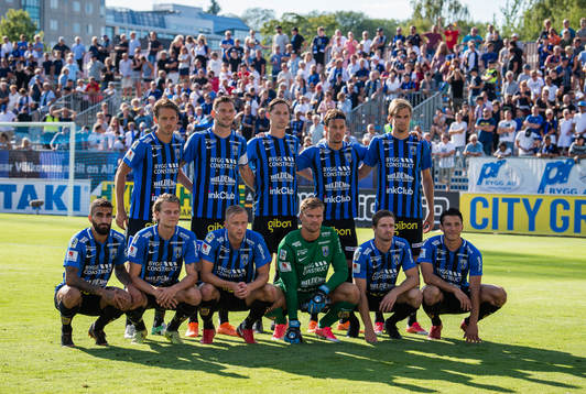 Sirius spelare innan fotbollsmatchen i Allsvenskan mellan