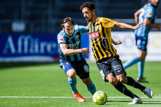 Djurgårdens Kevin Walker och Häckens Daleho Irandust