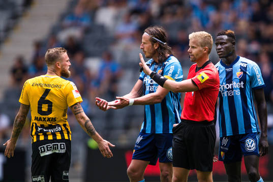 Häckens Alexander Faltsetas och Djurgårdens Jonas Olsson
