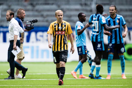 Häckens Kari Arkivuo deppar