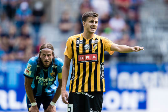 Häckens Alexander Jeremejeff reagerar bredvid Djurgårdens