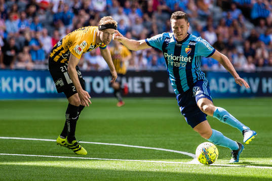 Djurgårdens Kerim Mrabti och Häckens Rasmus Lindgren
