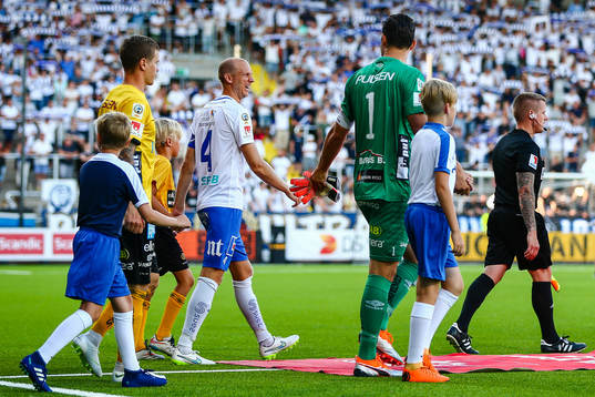 Norrköpings Andreas Johansson före  fotbollsmatchen i