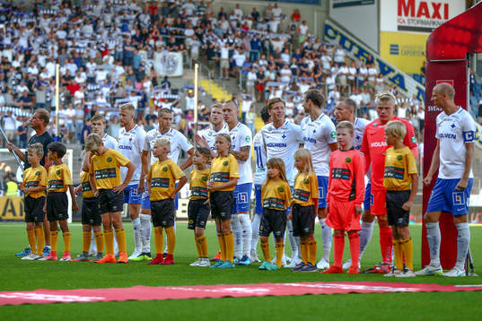 Norrköpings spelare före fotbollsmatchen i Allsvenskan