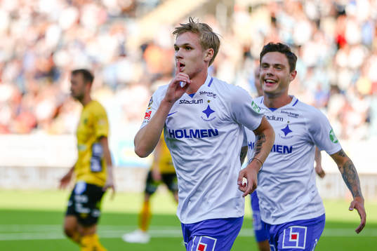 Norrköpings Arnór Sigurdsson jublar