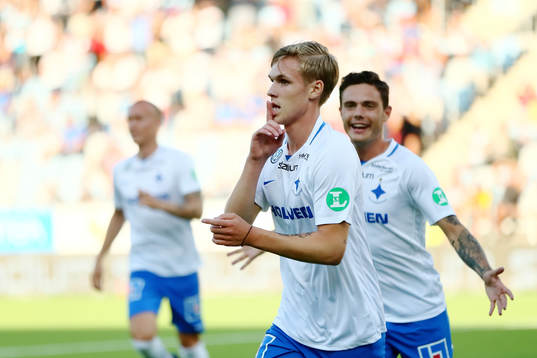 Norrköpings Arnór Sigurdsson jublar med David Moberg