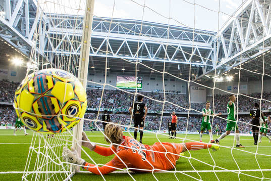 Hammarbys Nikola Djurdjic gör 3-0 bakom Dalkurds målvakt