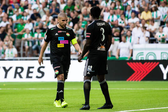 Dalkurds Rawez Lawan deppar med Kebba Ceesay