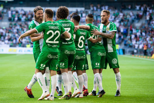 Hammarbys Muamer Tankovic jublar med Björn Paulsen och