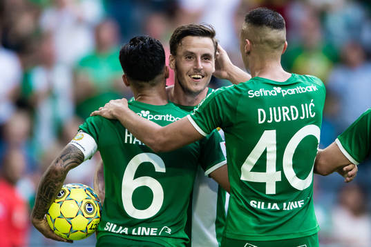 Hammarbys Jeppe Andersen jublar med Jiloan Hamad och Nikola