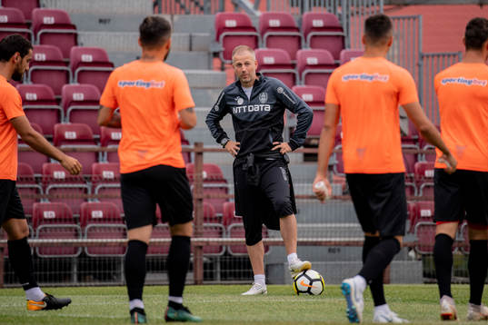 Head coach Edward Iordanescu of Cluj