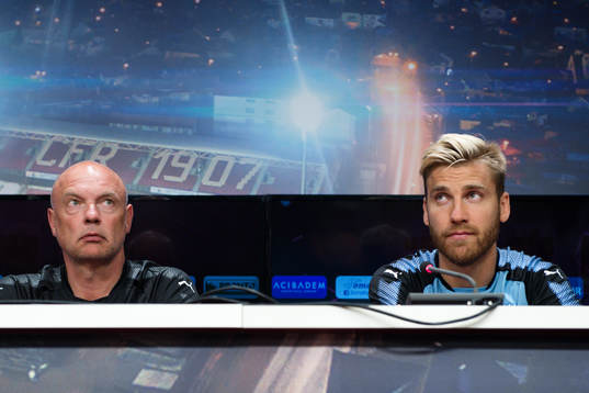 Head coach Uwe Rösler and Rasmus Bengtsson of Malmö FF