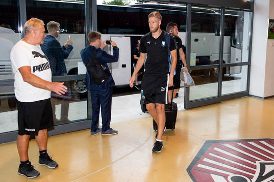 Goalkeeper Fredrik Andersson of Malmö FF arrives