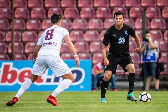 Damjan Djokovic of Cluj and Behrang Safari of Malmö FF