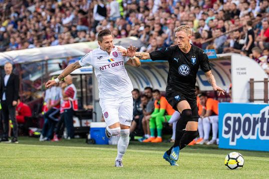 Ciprian Deac of Cluj and Sören Rieks of Malmö FF competes