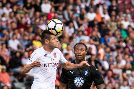 George Țucudean of Cluj and Carlos Strandberg of Malmö FF