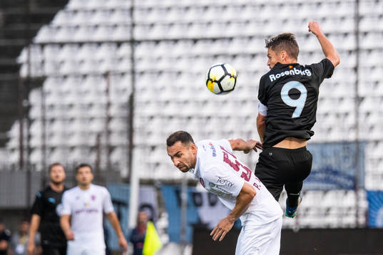 Paulo Vinicius of Cluj and Markus Rosenberg of Malmö FF