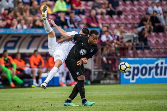 Andrei Mureșan of Cluj and Carlos Strandberg of Malmö FF