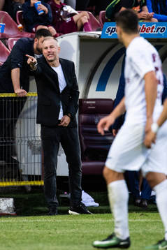 Head coach Edward Iordanescu of Cluj points