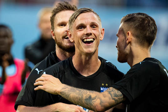 Sören Rieks celebrates with Lasse Nielsen and Arnór Ingvi