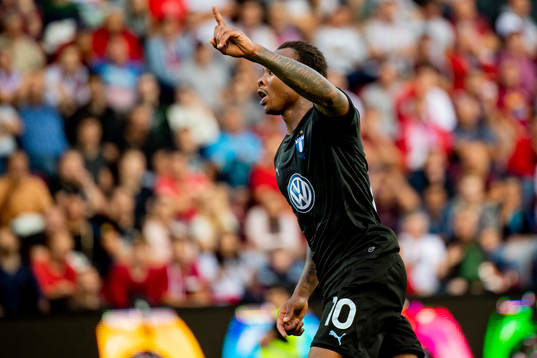 Carlos Strandberg of Malmö FF celebrates