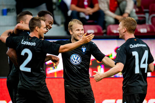 Carlos Strandberg celebrates with Arnór Ingvi Traustason,