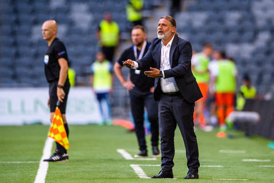 Head coach tränare Özcan Melkemichel of Djurgården