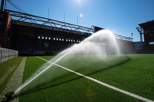 Planen vattnas innan det Allsvenska fotbollslaget Elfsborgs