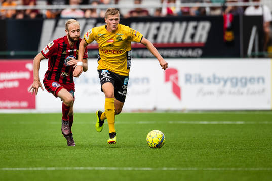 Östersunds Curtis Edwards och Elfsborgs Joakim Nilsson i
