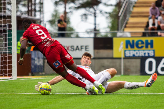 Östersunds Salisu Abdullahi Gero faller