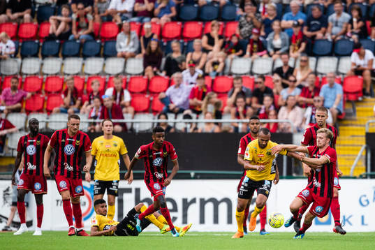 Elfsborgs Issam Jebali och Östersunds Ludvig Fritzson i