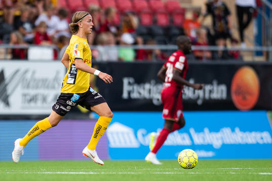 Elfsborgs Jesper Karlsson driver bollen