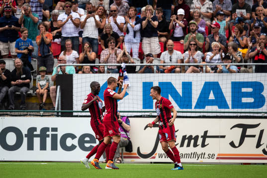 Östersunds Ronald Mukilbi, Douglas Bergqvist och Jamie