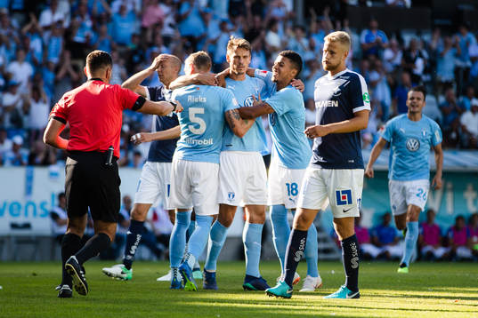 Malmö FFs Markus Rosenberg jublar med lagkamrater