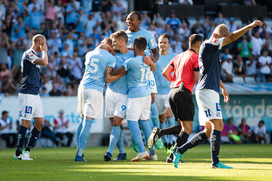 Malmö FFs Markus Rosenberg jublar med lagkamrater